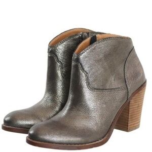 Lucky Brand Eller Almond Toe Ankle Bootie size 6 Pewter grey.